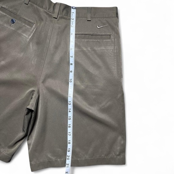Khaki tan Nike golf shorts - Picture 5 of 5